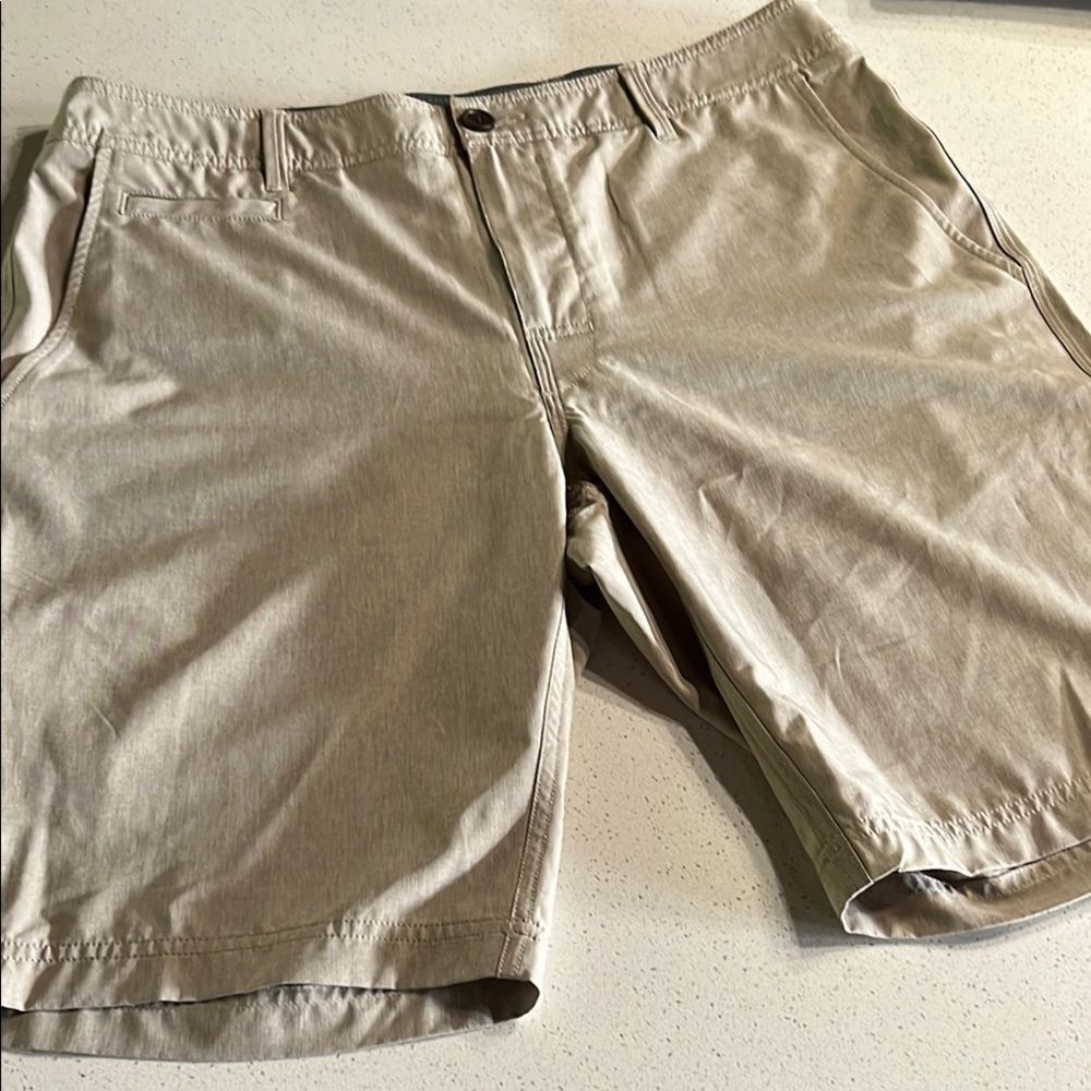 7 Diamonds Tan Flat Front Shorts Lightweight Size 34/10